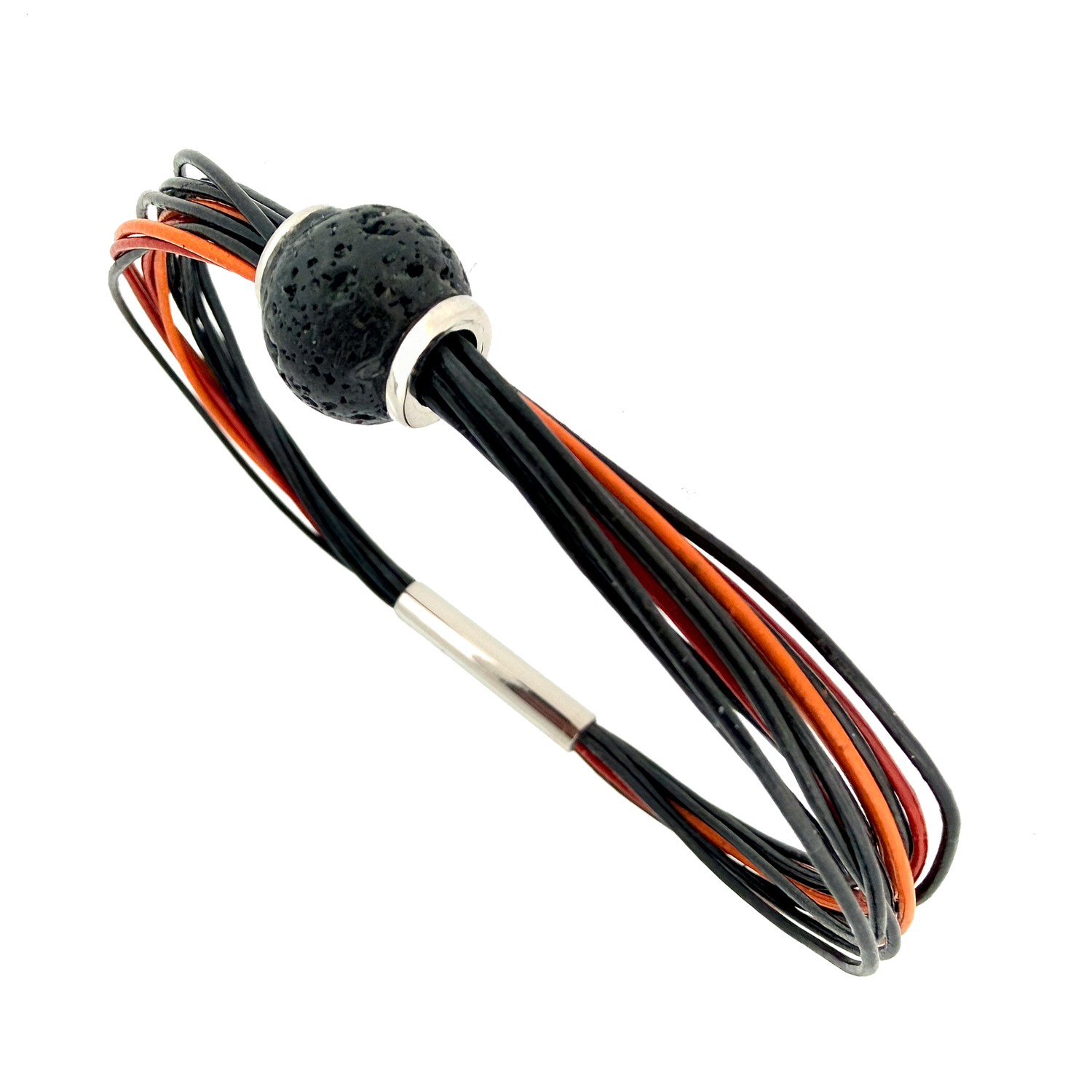 Eldfjall - armband - fínþætt - 8 leðurstrengir - 4 litir, svartur, rauður og appelsínugulur. Með hraunkúlu. Fæst hjá Ófeigi gullsmiðju