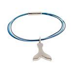 Norðurljósa  leðurarmband með títaníum lási og möttum titaníum hvalssporði. Hannað af Bolla Ófeigssyni og gert Zeezen  - ofeigur.is