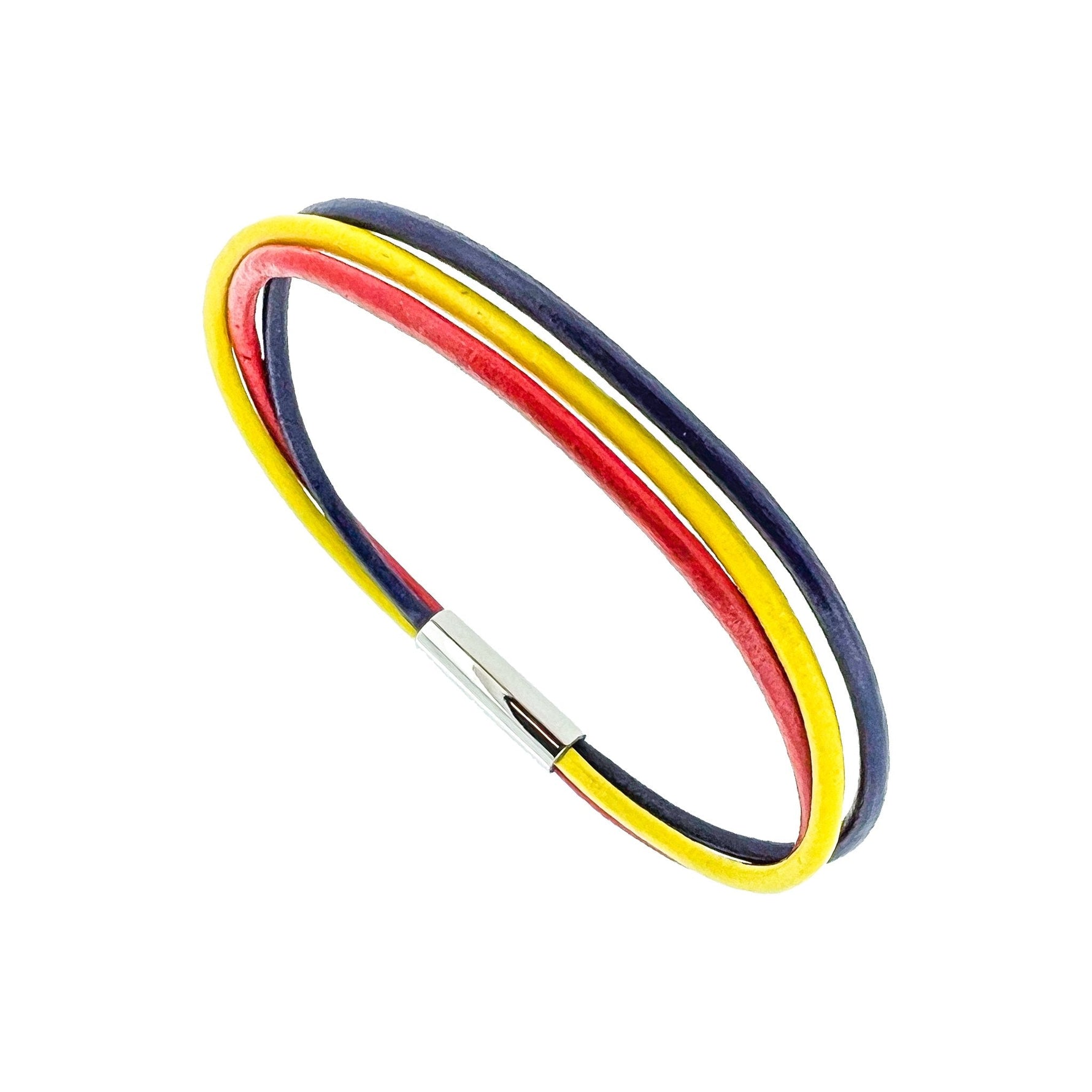 Leðurarmband -3 litir, Rautt, Gult og Fjólublátt 3 X 2mm leðurstrengir og títaníum segullás. Frá Zeezen.  Ófeigur gullsmiðja