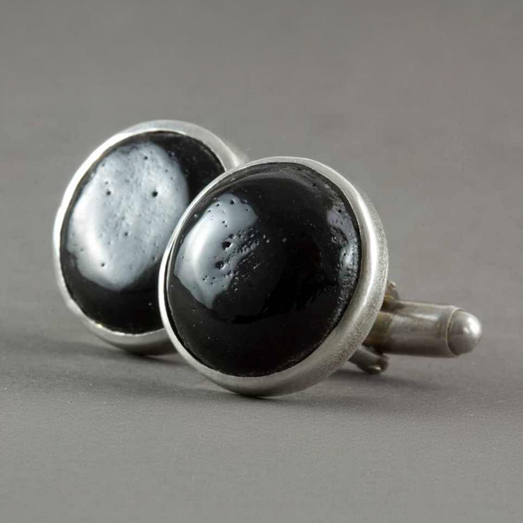 Crafted by Bolli Ófeigsson in Iceland, Hrafntinna Silver Cufflinks feature hand-selected Icelandic onyx. As each piece is handmade, minor distinctions from the photo may occur. Ófeigur gullsmiðja - ofeigur.is