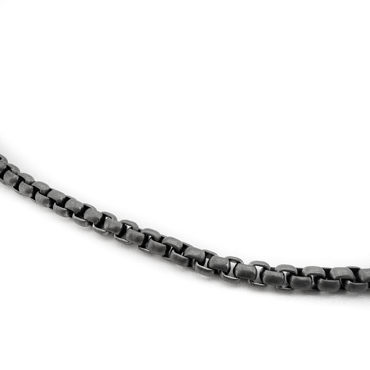 A titanium necklace by Zeezen, featuring a 3 mm Venetian Box Inka chain with a sandblasted finish. Clean lines and a matte surface give the necklace a refined, timeless look.

Finished with a lobster clasp and an extension chain for adjustable sizing. Available in two length options: adjustable to 40, 42, or 45 cm, or to 50, 55, or 60 cm.