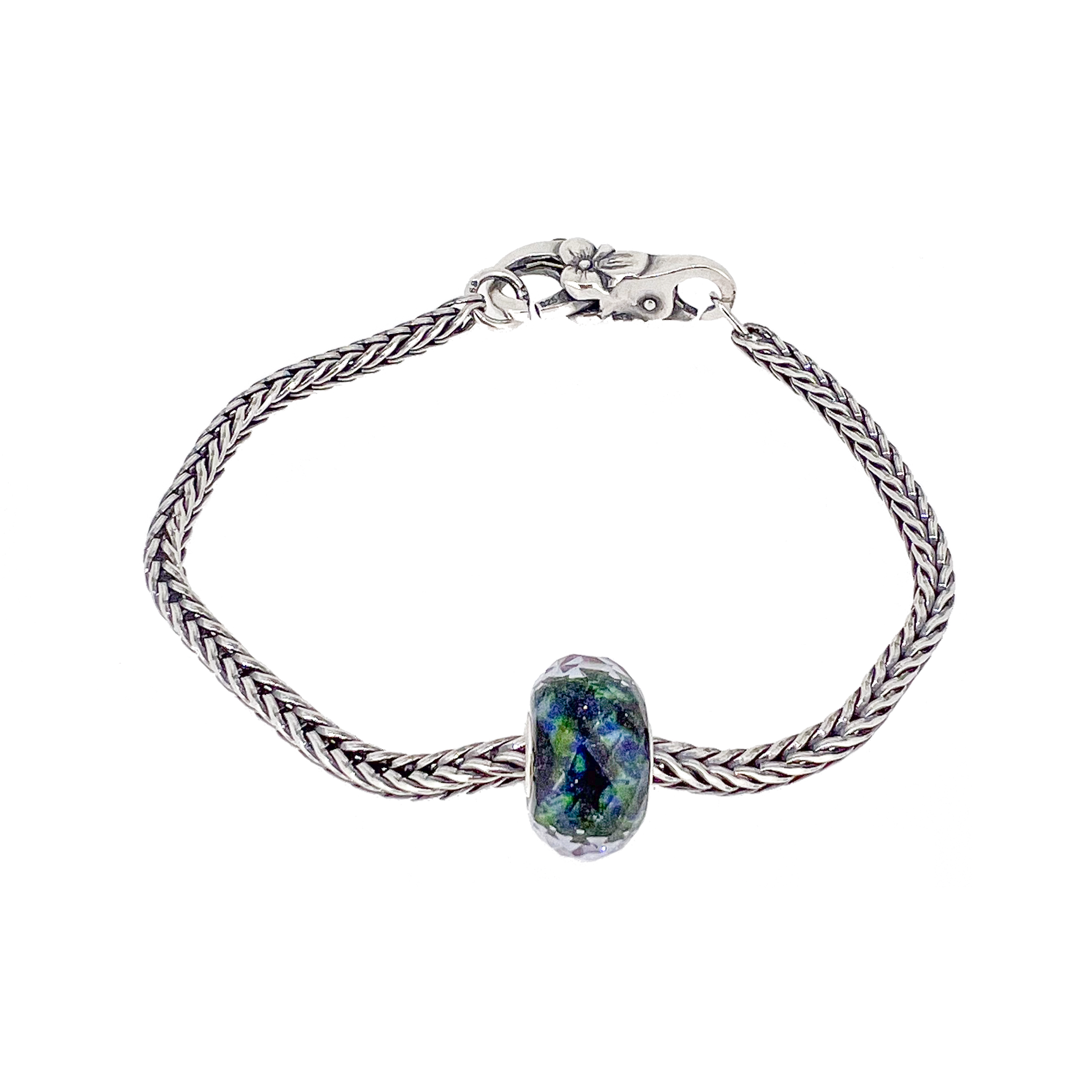 Trollbeads silfurarmband með Norðurljósakúlu og blómalás.  Ófeigur gullsmiðja, Skólavörðustíg 5, 101 Reykjavík